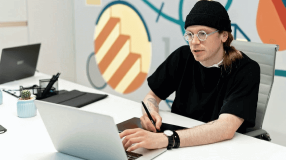 A guy explaining work to other person